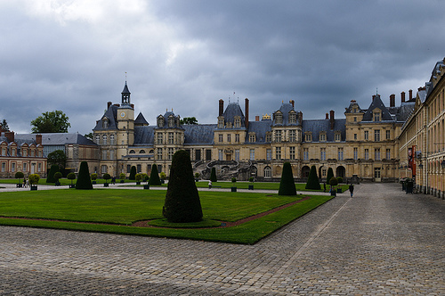 Chateau de Fontainebleau courtyard