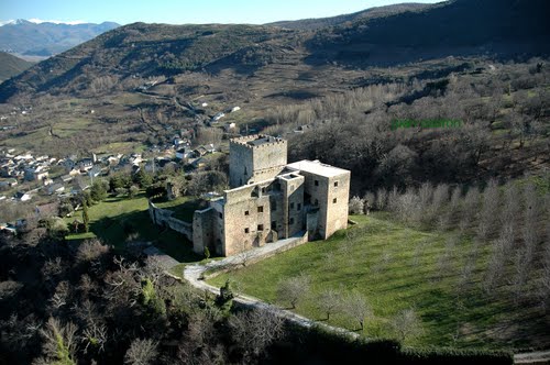 Corullón Castle