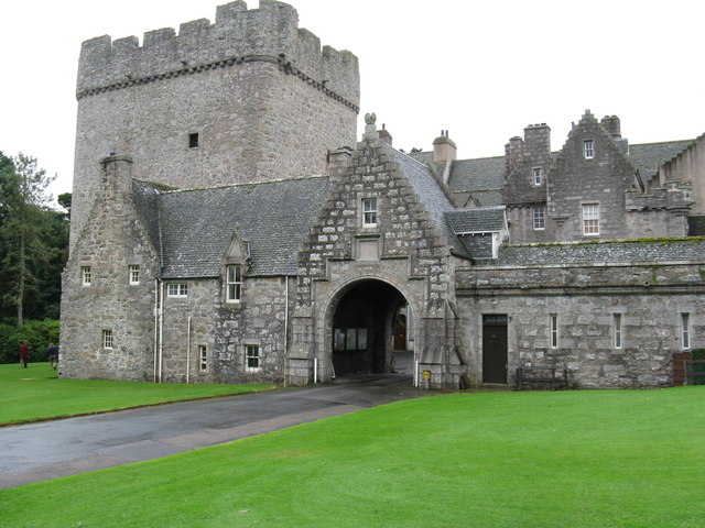 Drum Castle Main entrance to courtyard